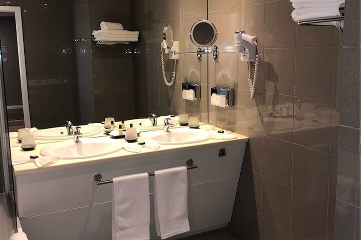 Room 50 of 106
