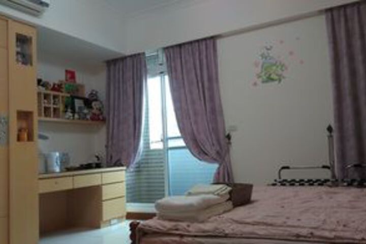 Room 10 of 14
