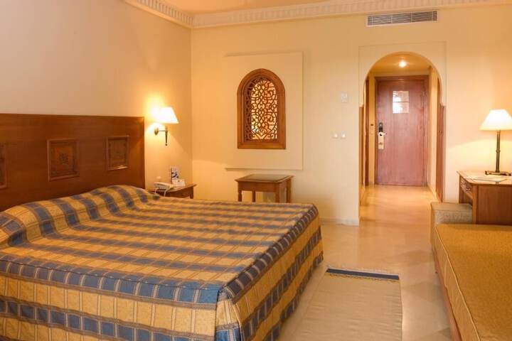 Room 10 of 36