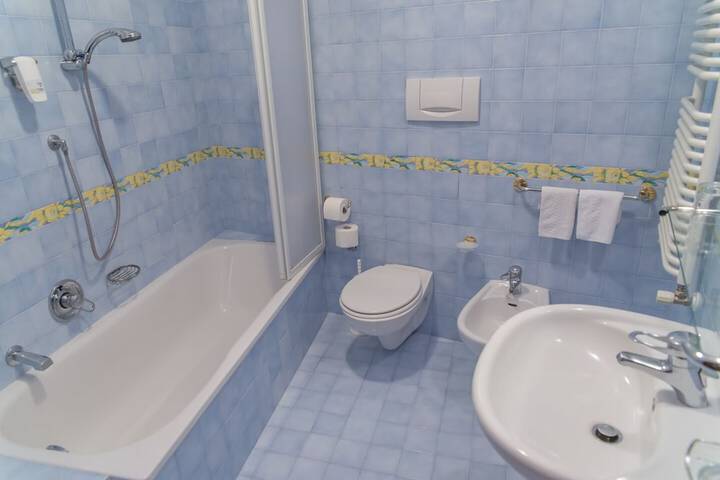 Room 32 of 54