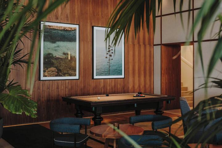 Lounge 82 of 96