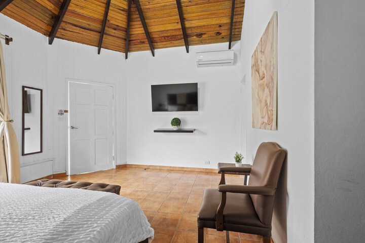 Room 16 of 40