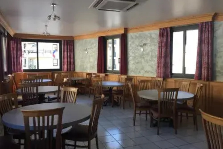 Dining 9 of 17