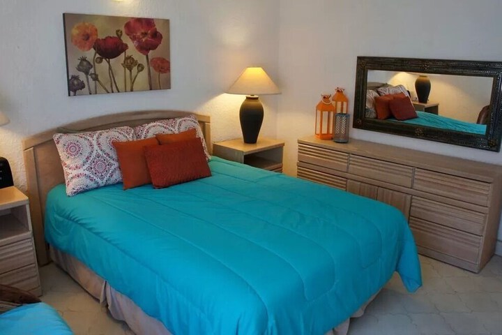 Room 2 of 10