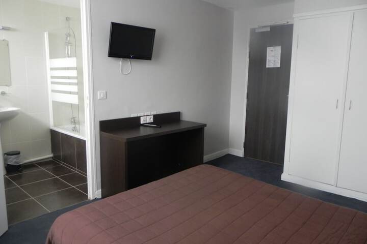 Room 3 of 16