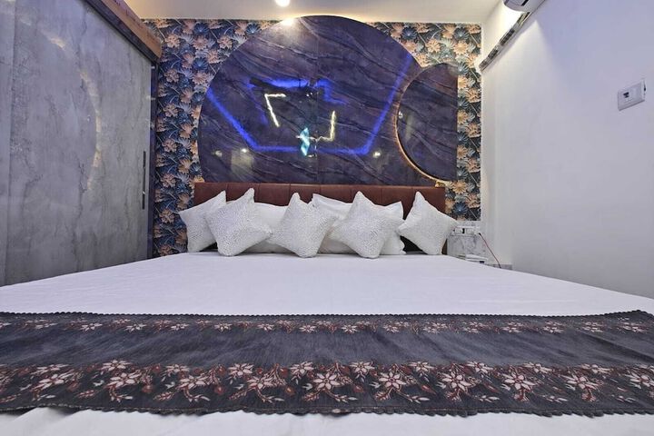 Room 3 of 15
