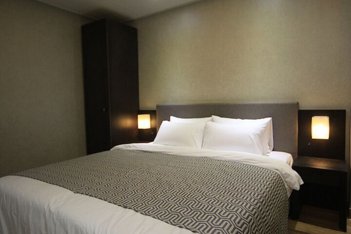 Room 17 of 119