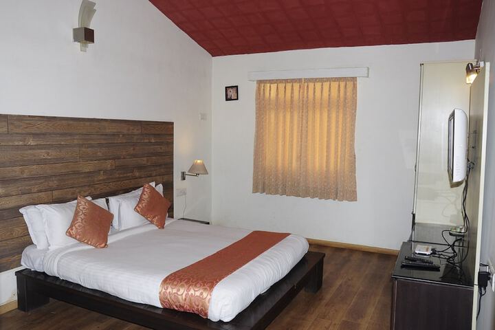 Room 4 of 34