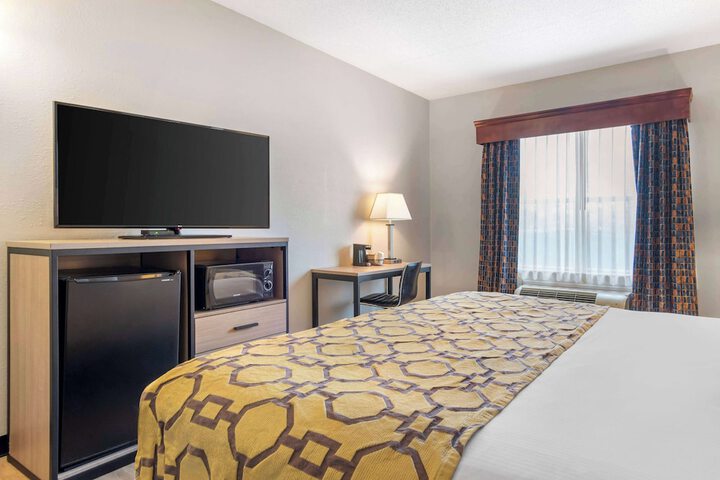 1 King Bed (10 of 22)