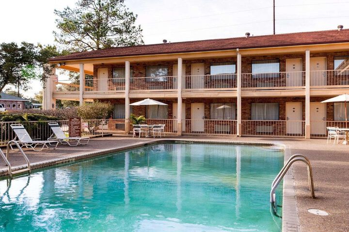 Pool Hotel