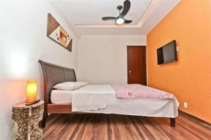 Room 10 of 28