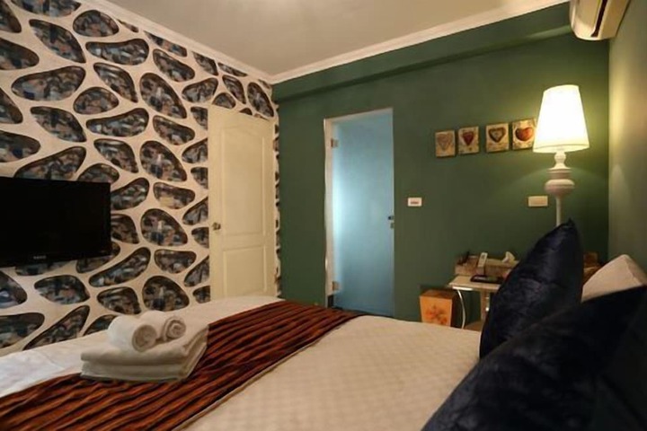 Room 15 of 37