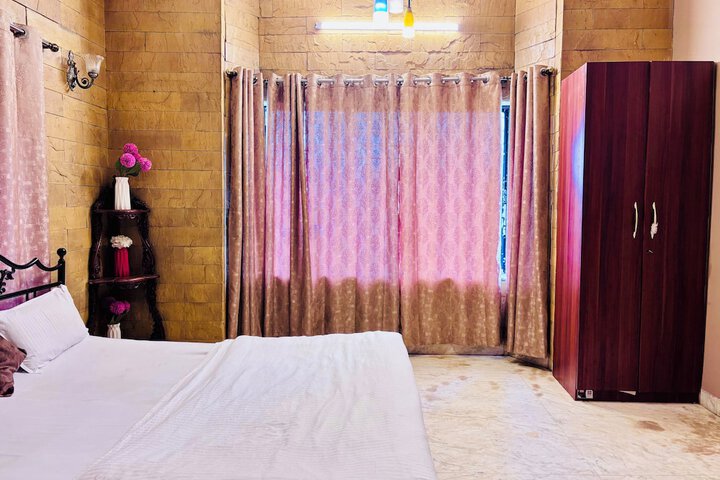 Room 26 of 85