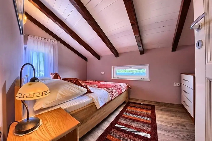 Room 5 of 26