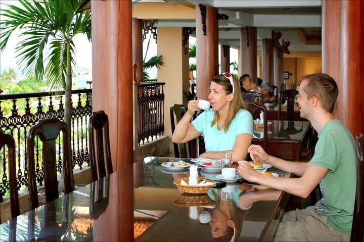 Dining 43 of 56