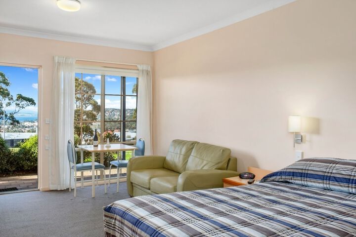 Room 313 of 384