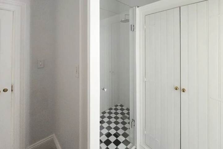 Room 30 of 39