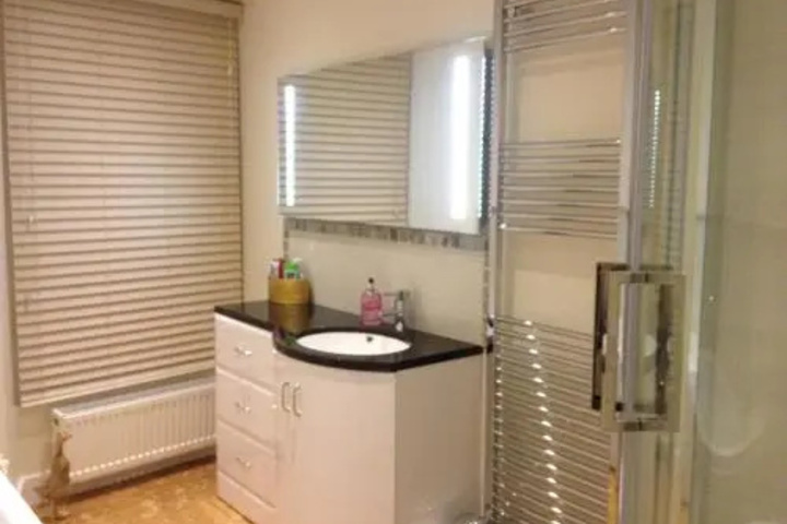 Room 6 of 16