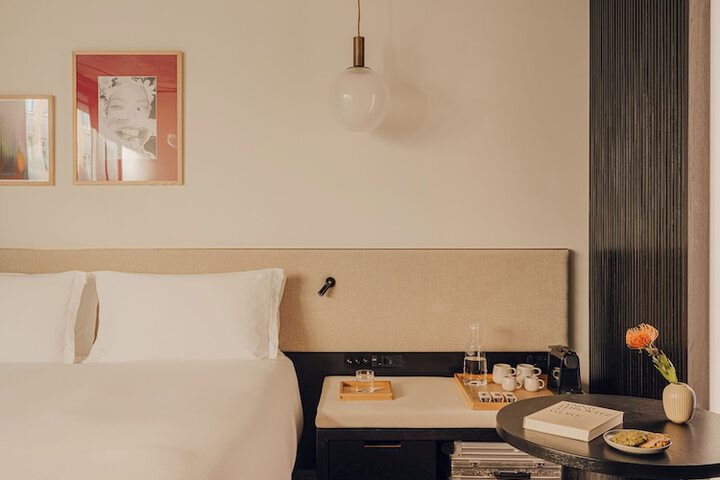 Room 34 of 102