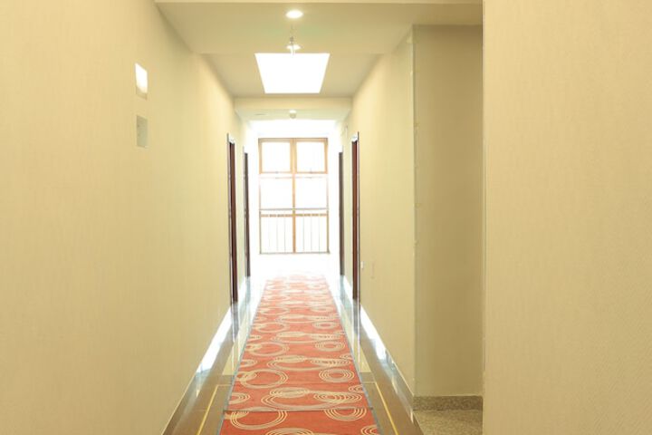 Ballroom/Hall 31 of 34