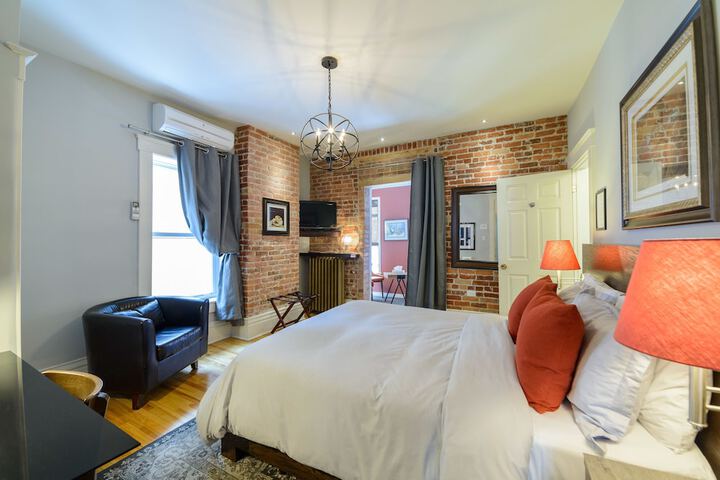 Room 4 of 144