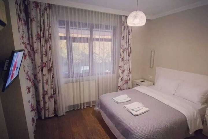 Room 5 of 13
