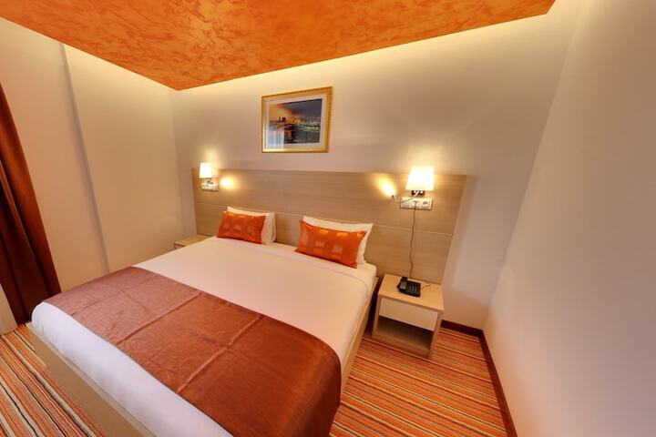 Room 5 of 36