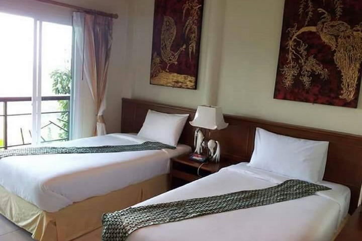 Room 3 of 8