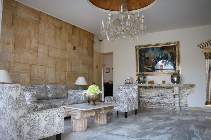 Guest Lobby