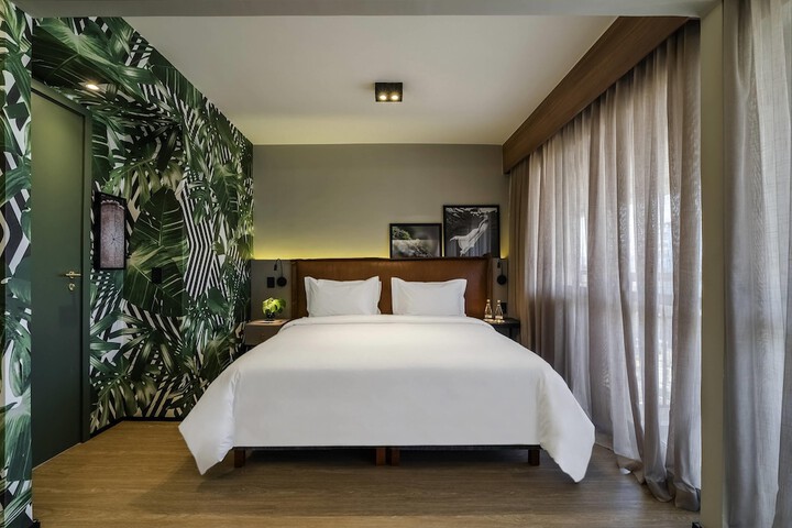 Room 32 of 127