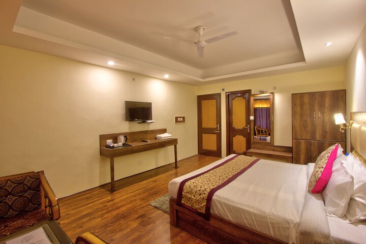 Room 2 of 31