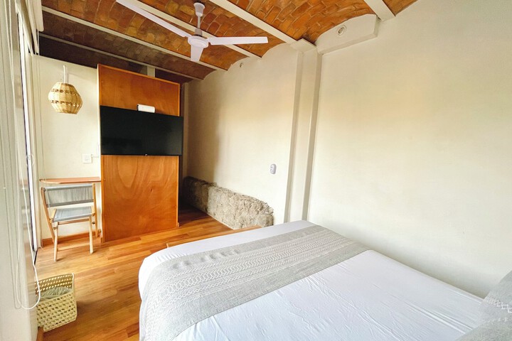 Room 12 of 37