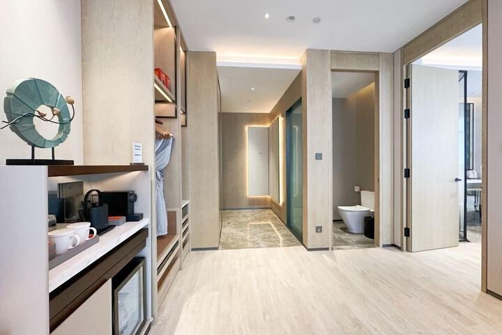 Room 43 of 84