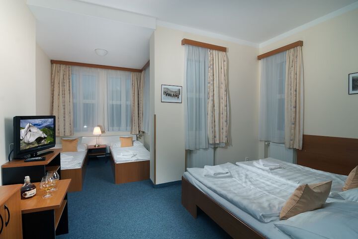 Room 5 of 43