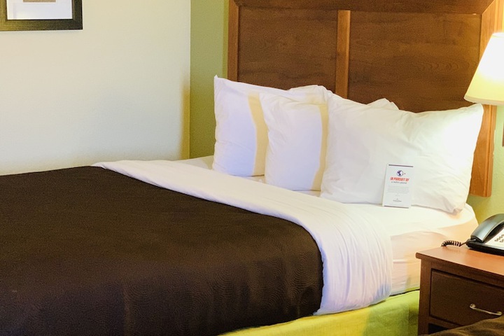 2 Queen Beds Accessible (68 of 70)
