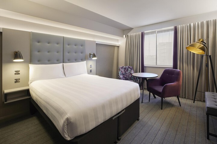 Room 2 of 20