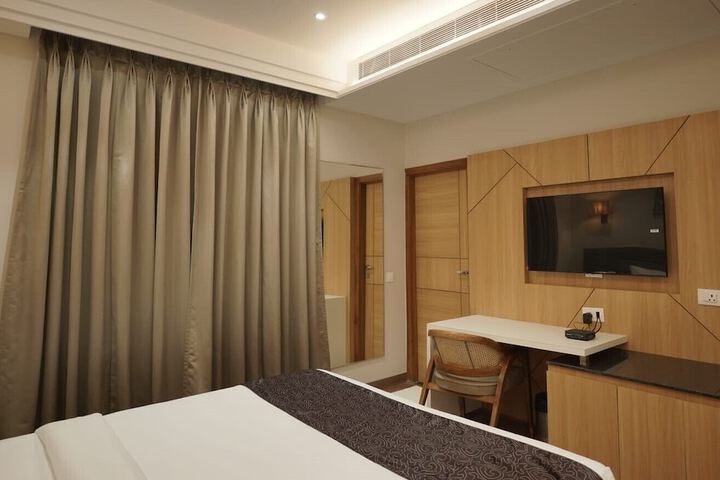 Room 6 of 24
