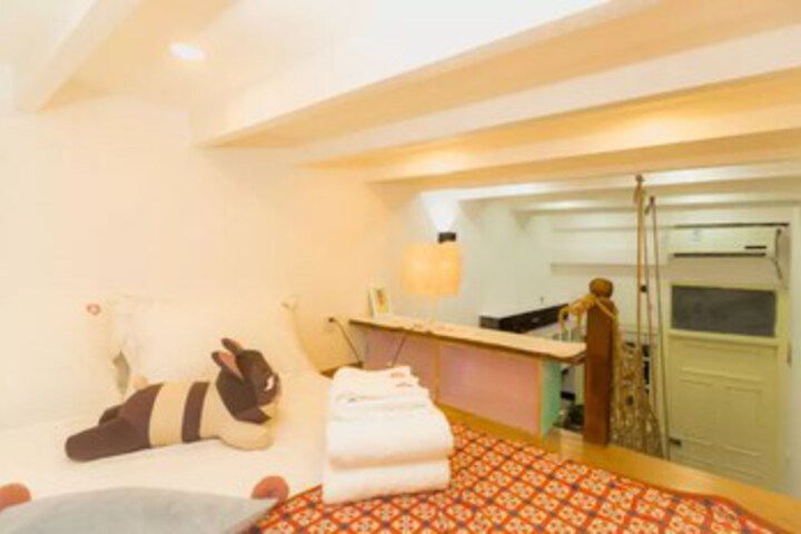 Room 5 of 11