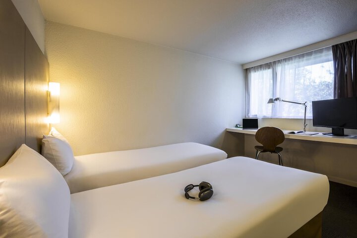 Room 8 of 39