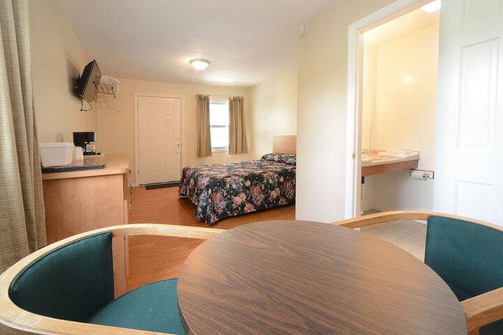 Room 28 of 106