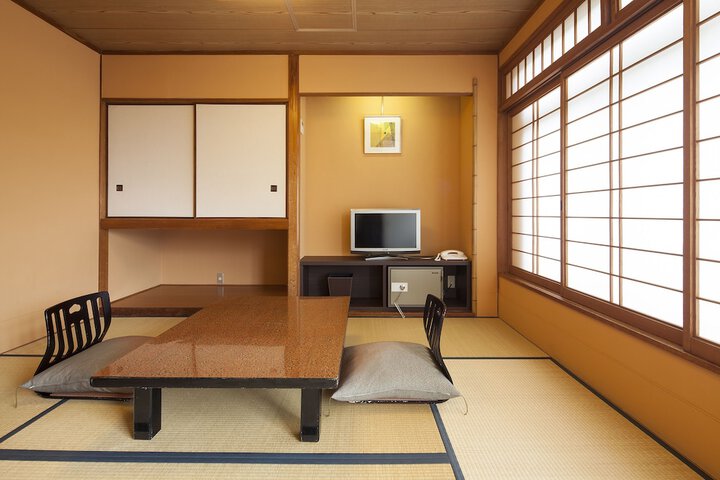 Room 9 of 40