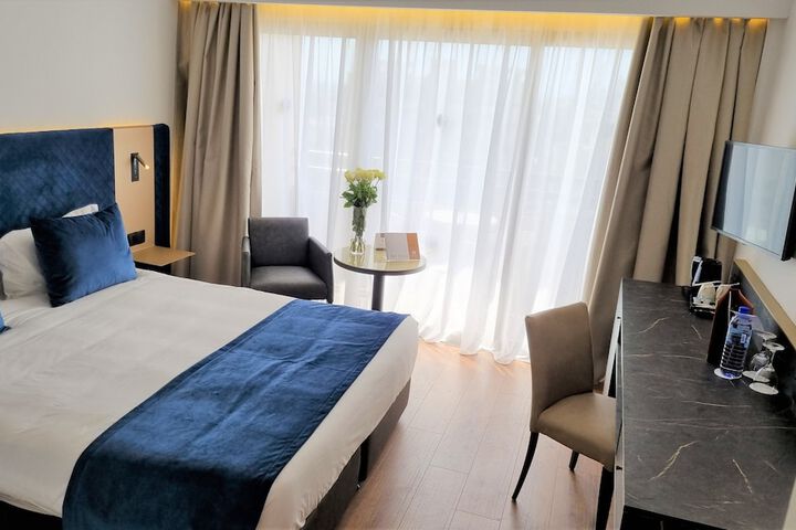 Room 14 of 121