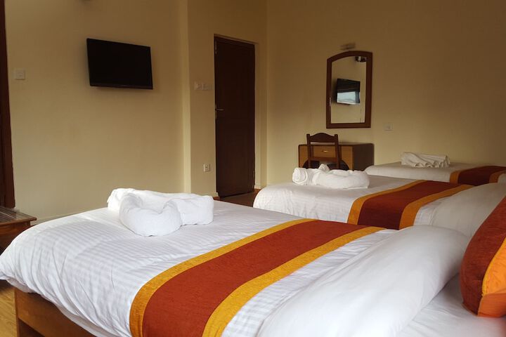 Room 9 of 36