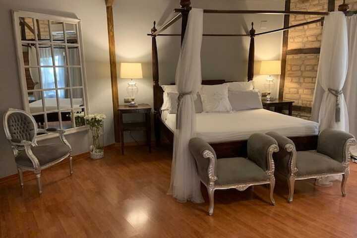 Room 11 of 30
