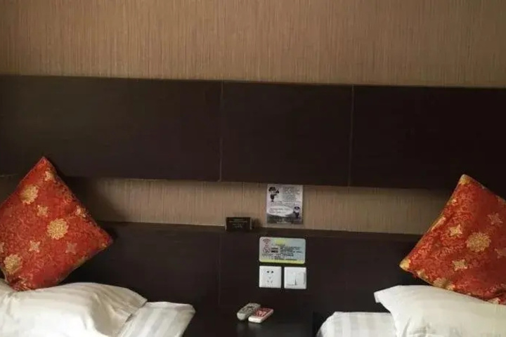 Room 7 of 10