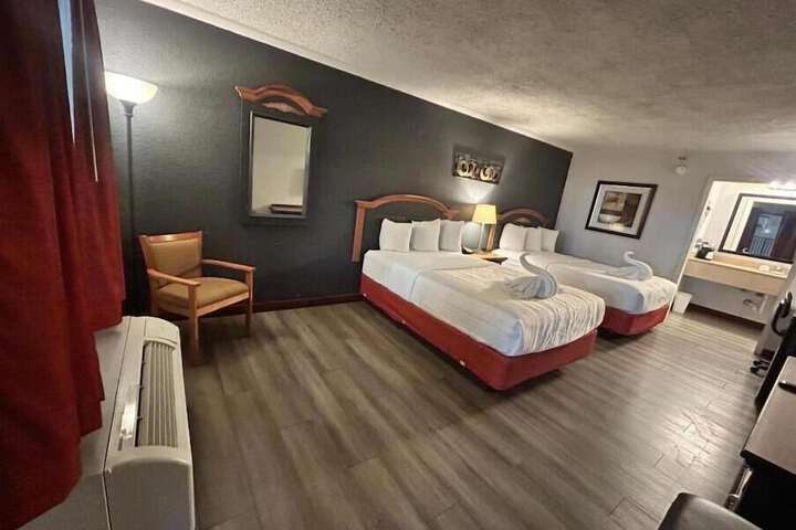Room 9 of 30