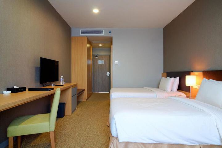 Room 17 of 42