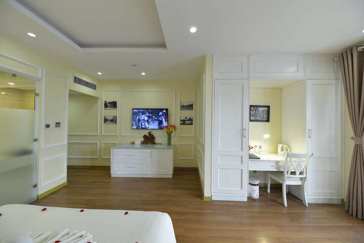 Room 12 of 98