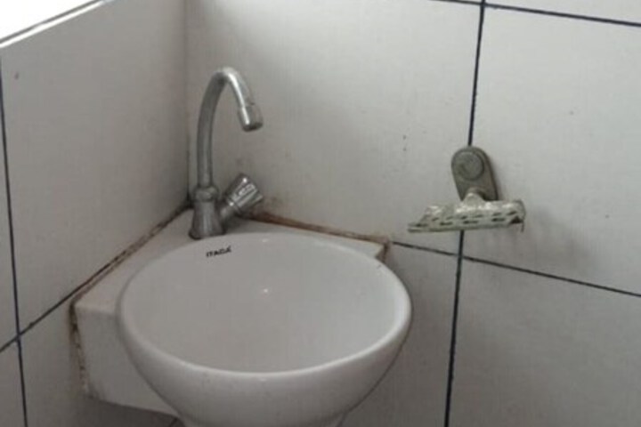 Room 8 of 10