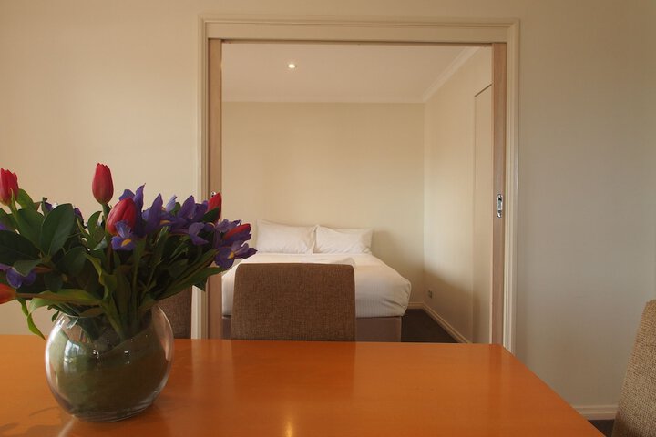 Room 4 of 136